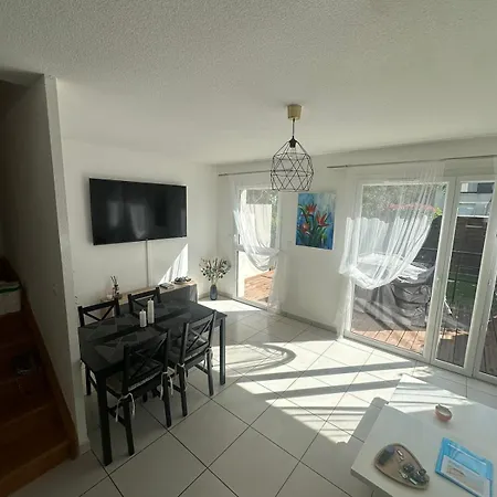 Logement Dans Residence Avec Jardin C38 Ferienhaus Sérignan